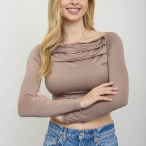 TOP CORTO DE PUNTO DE MANGA LARGA CON CUELLO BARCO FRUNCIDO